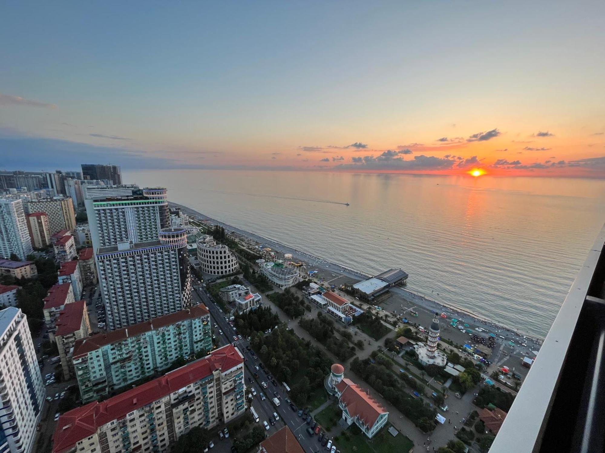 Orbi City Sun Tower 43 Floor Батуми Экстерьер фото
